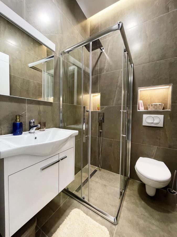 Aj Apartments, Hidden Gem In The Heart Of 티라나 외부 사진